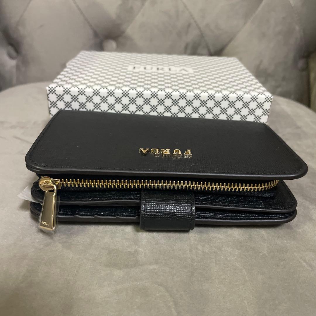 【新品未使用】FURLA フルラ　折り財布　二つ折り財布　黒　ブラック　レザー