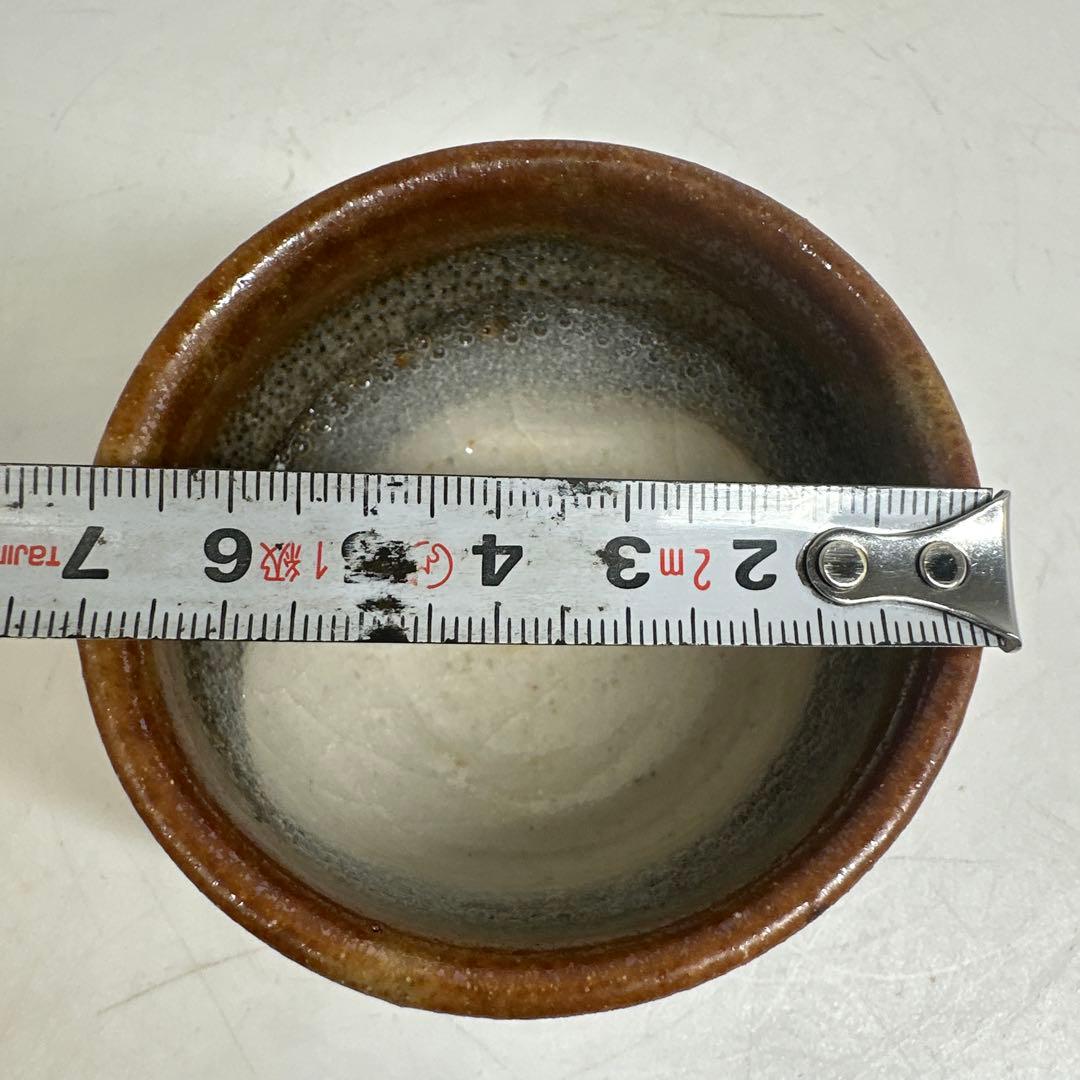 酒井甲夫　鼠志野ぐい呑み　口径7.4㎝　共箱　東さ7-0414②