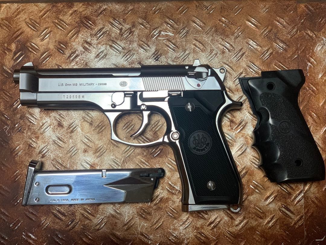 東京マルイ　ガスブローバック ベレッタ M92F クロームステンレス タイプ