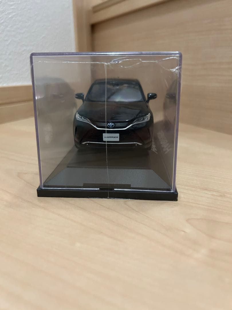 トヨタ ハリアー　1/30 黒色