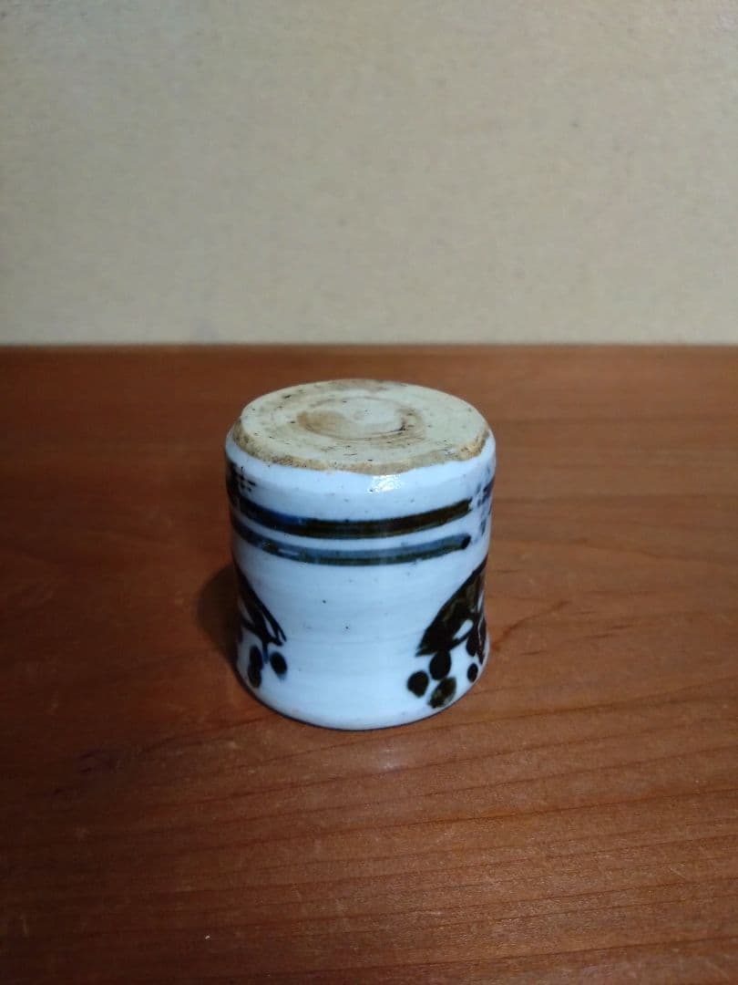 別冊太陽 「やきものの真贋と鑑定」所載 古伊万里 桐紋 筒盃