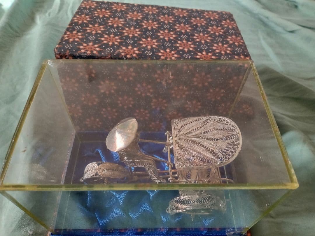 ベチャ　自転車タクシー　アンティーク　シルバー　モチーフ