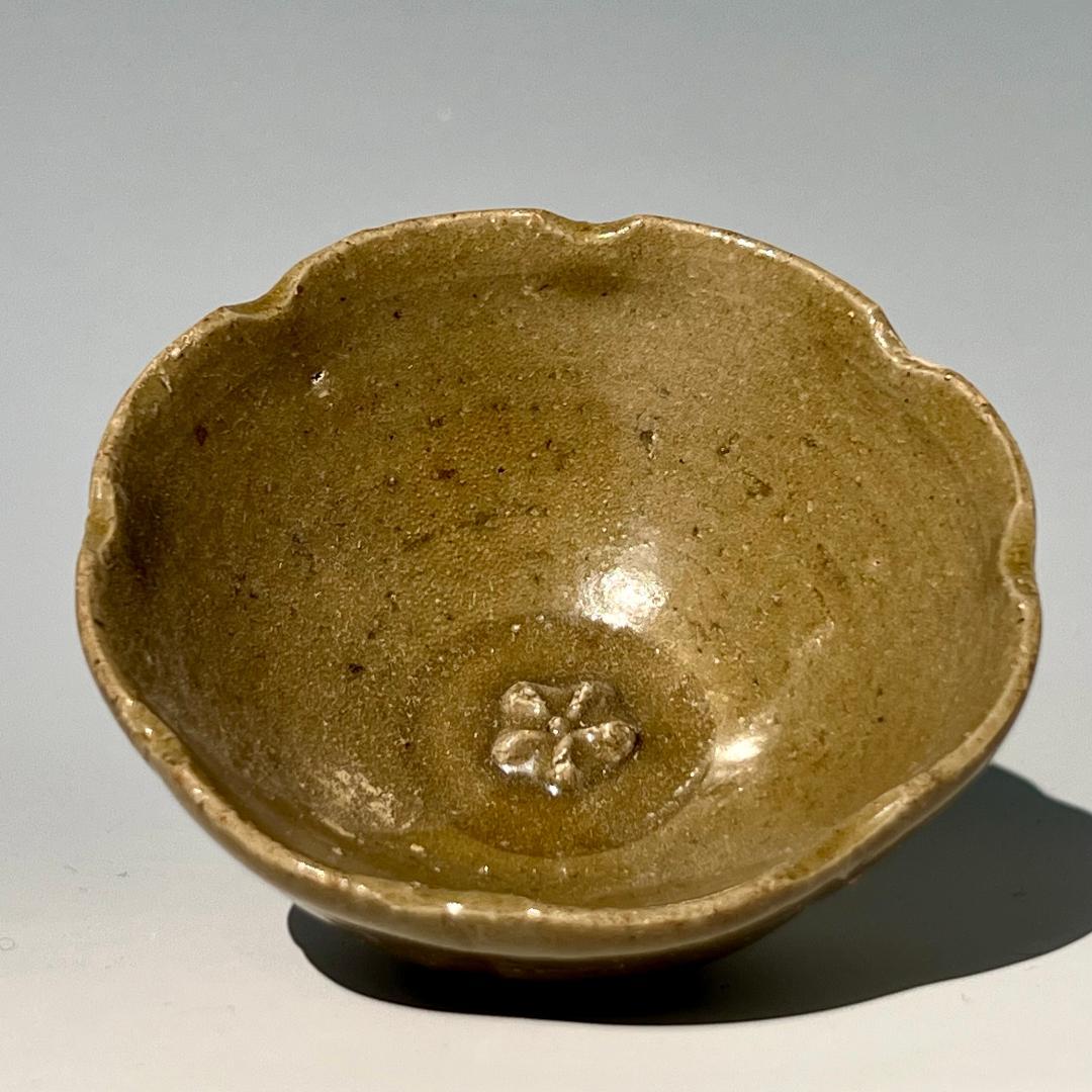 『宋』越州窯 青磁 青釉陽刻花紋盃 中国古玩美術