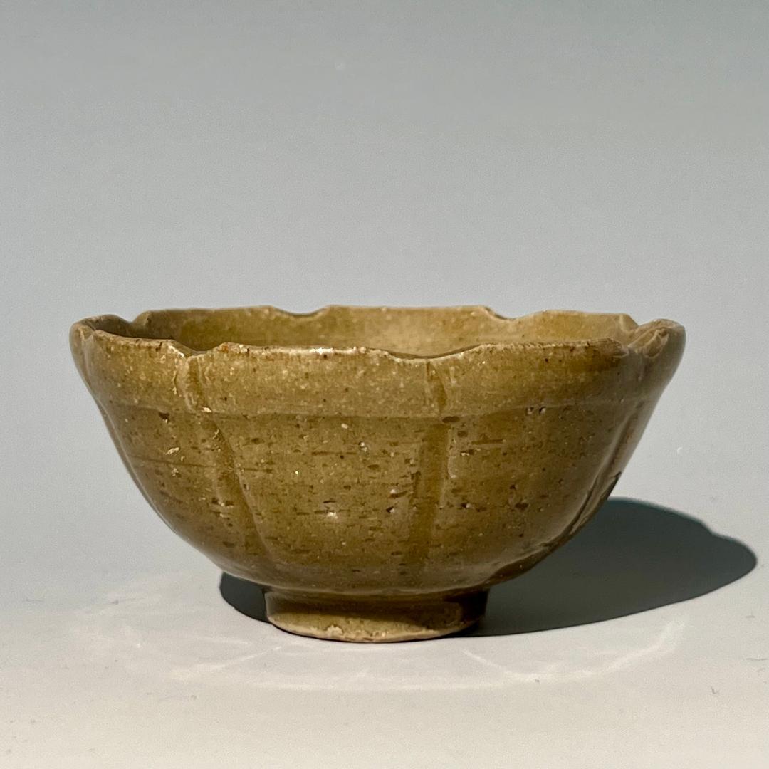 『宋』越州窯 青磁 青釉陽刻花紋盃 中国古玩美術