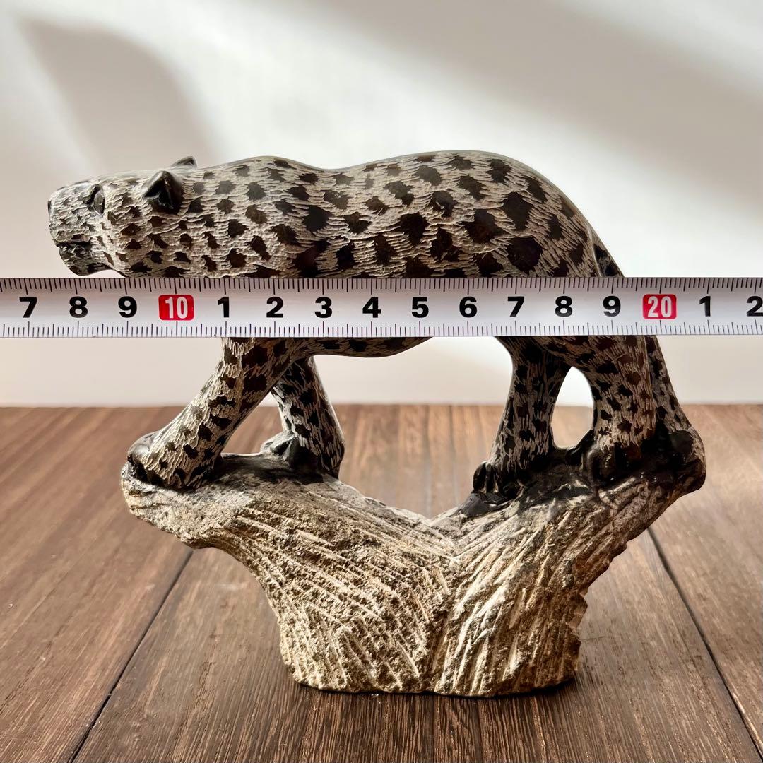 ソープストーン　ヒョウ　置物　石　アフリカ