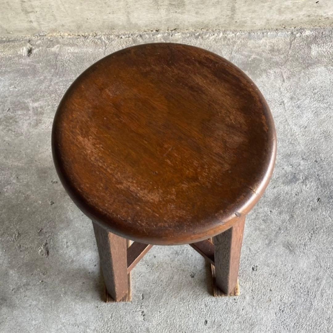 古い丸椅子 スツール チェア 椅子 木製 飾り台 置物台 花台 古道具 レトロ