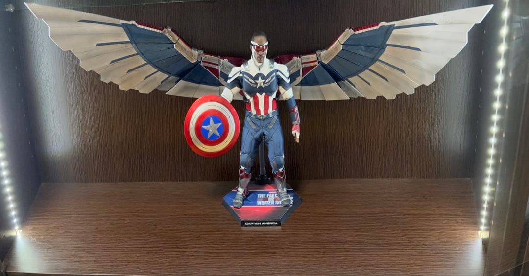 ホットトイズ　ファルコン &ウィンターソルジャー　2体セット