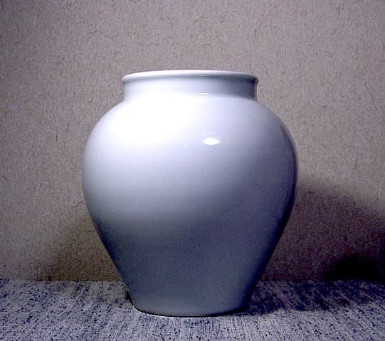 神奈川県　林　敏夫 作　白磁壺　共箱　無傷　保証。