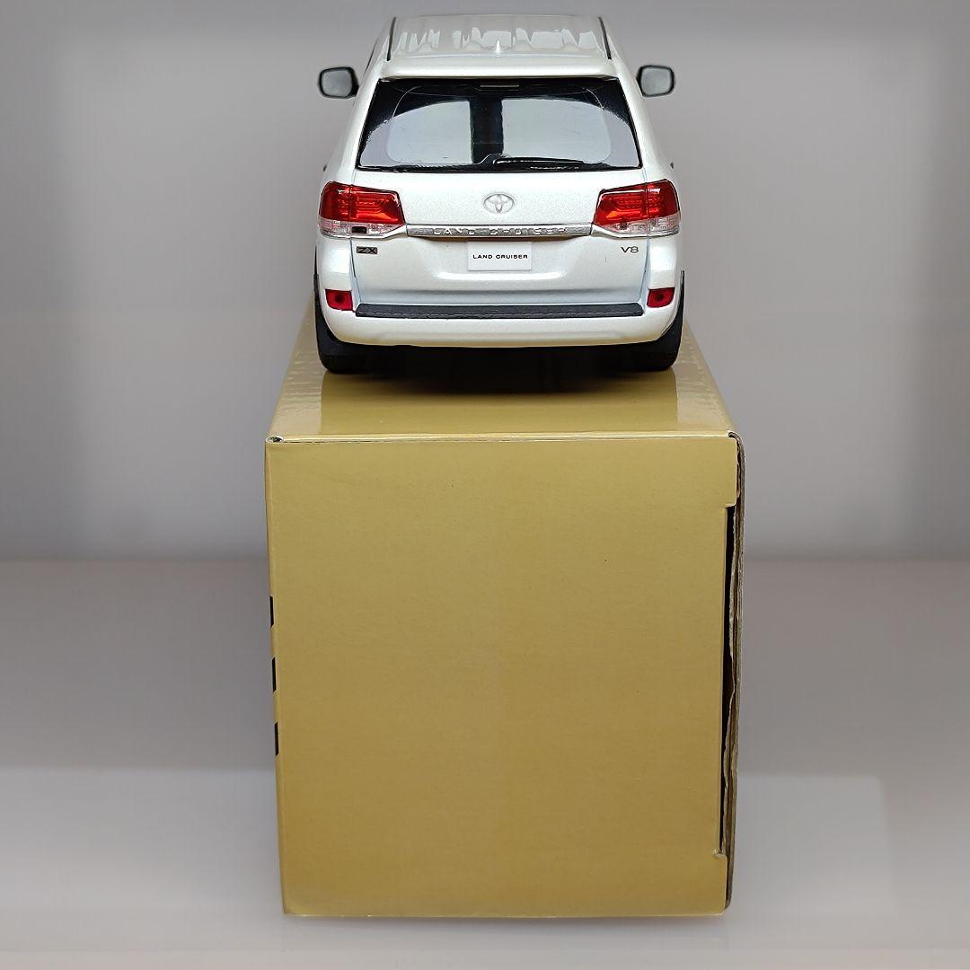 ランドクルーザー 200 カラーサンプル ホワイトパールクリスタルシャイン