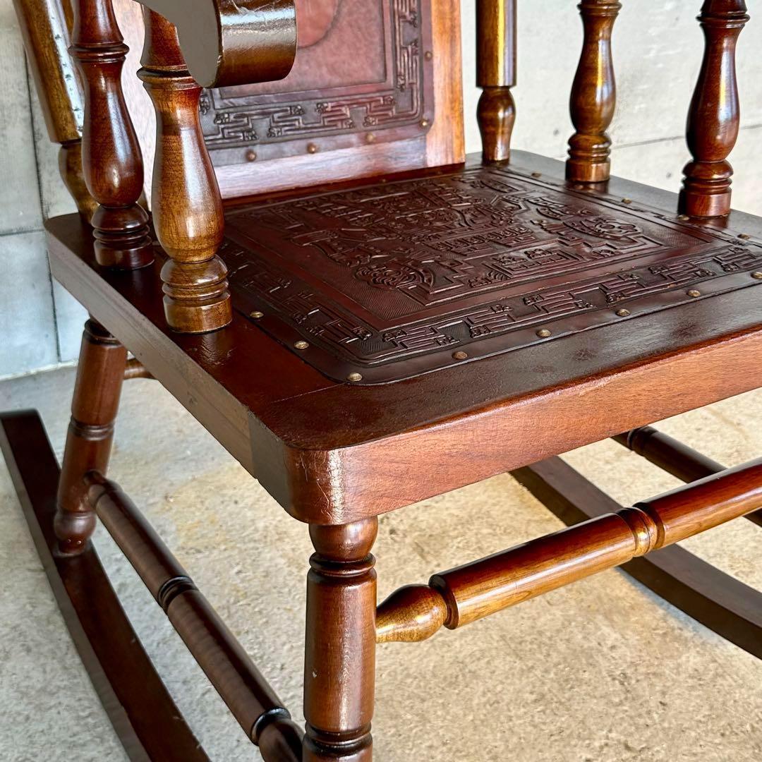 ✦ レトロ アンティーク調ロッキングチェア ✦ 木製×レザー 彫刻装飾ビンテージ