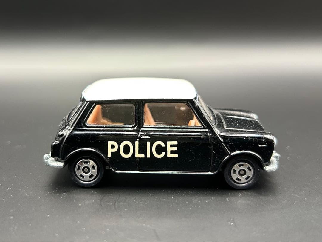 tomica ミニクーパーS トラフィック　POLICE 日本製　ミニカー