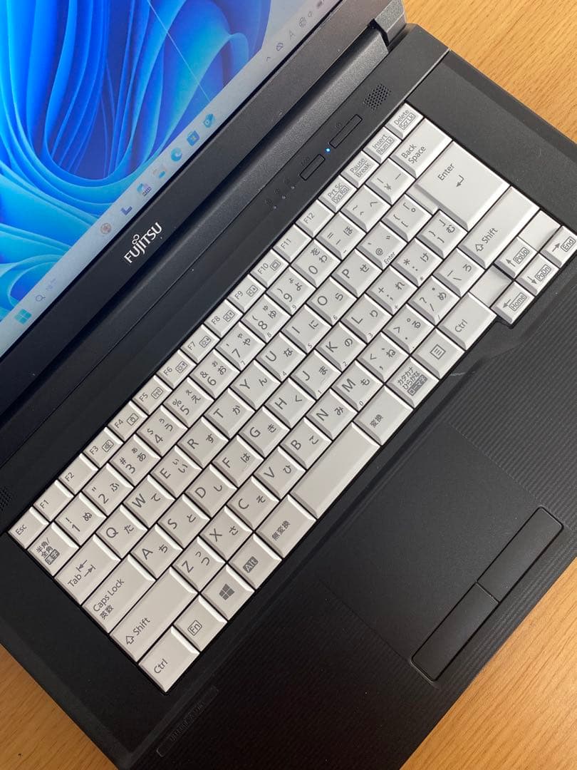 富士通ノートパソコン/i5-10310U/SSD256GB/メモリ8GB/無線