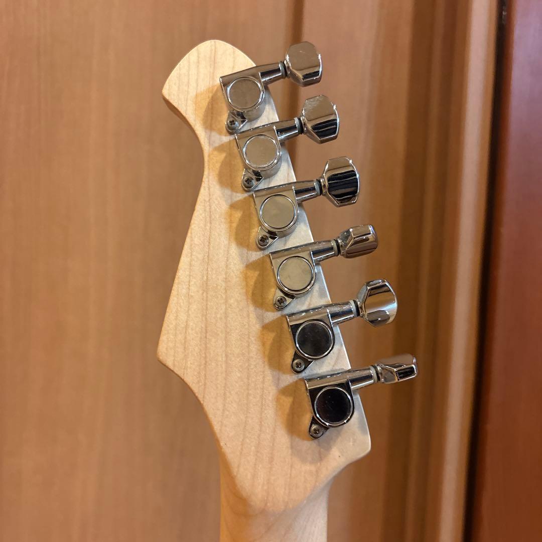 Legend ストラトキャスタータイプ（SSS） トレモロアーム付き