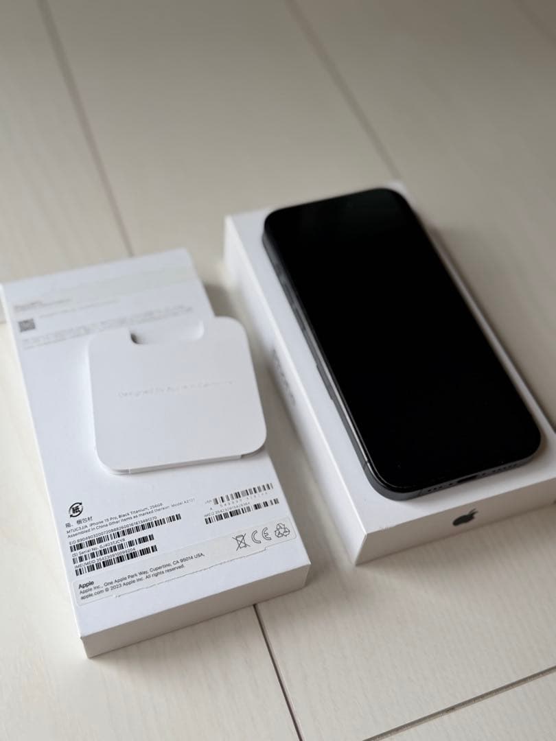 スマートフォン本体 iPhone 15 Pro, Black Titanium, 256GB