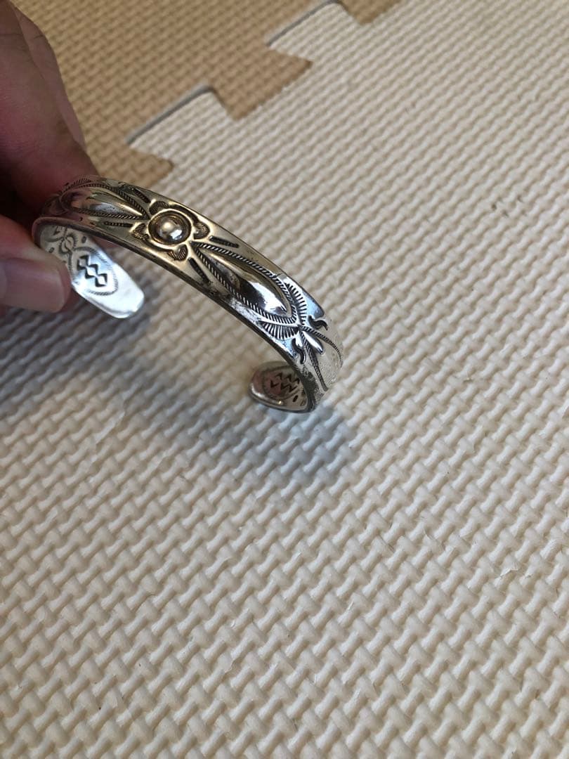 レイ アダカイ　ダブルスタンプバングル