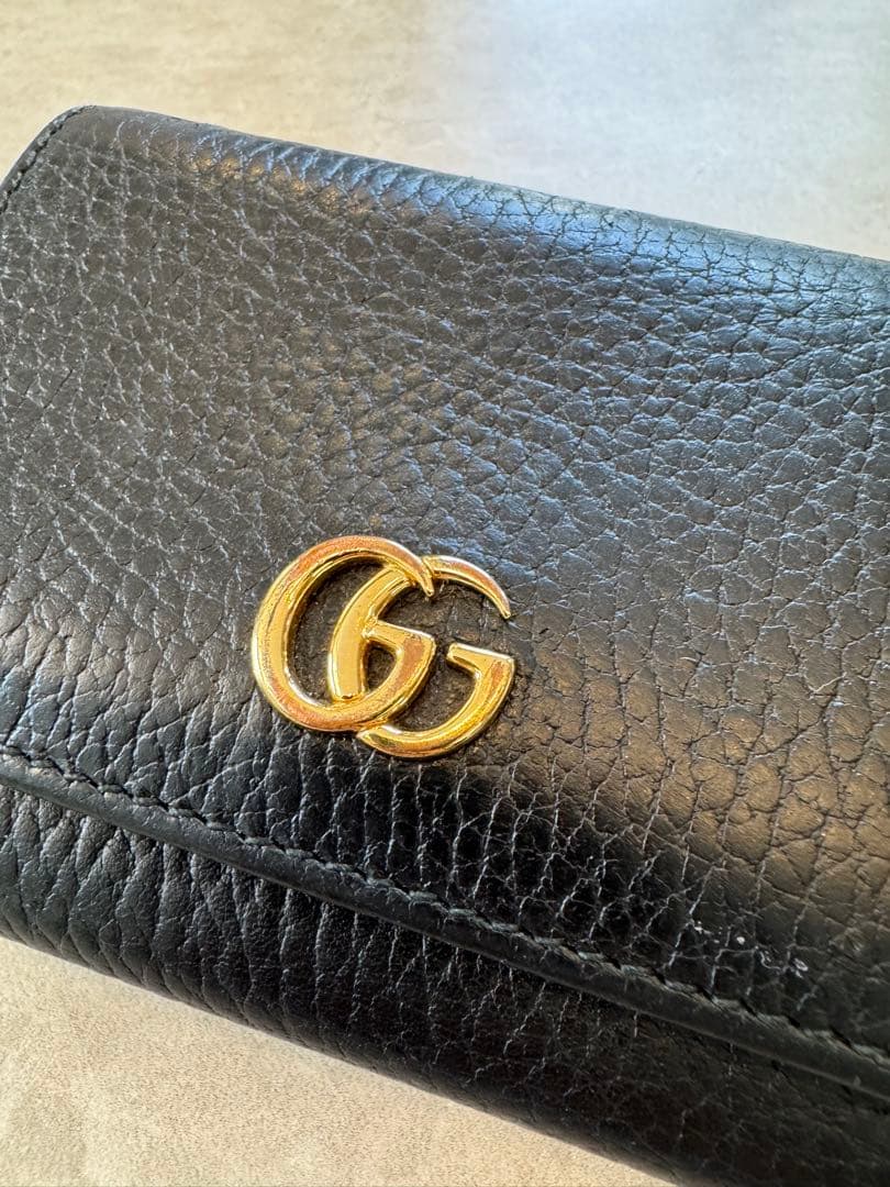 ここーは　Gucci 折り財布