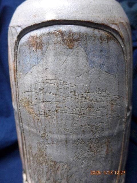 貴重です。格調高い王維の有名な漢詩と山水画が描かれている美しい酒入れ