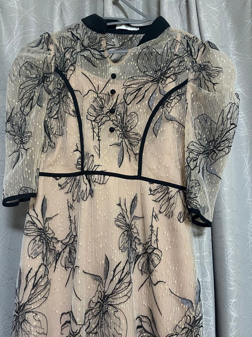 Leja パイピングハイネック花柄ラメレースワンピースドレス