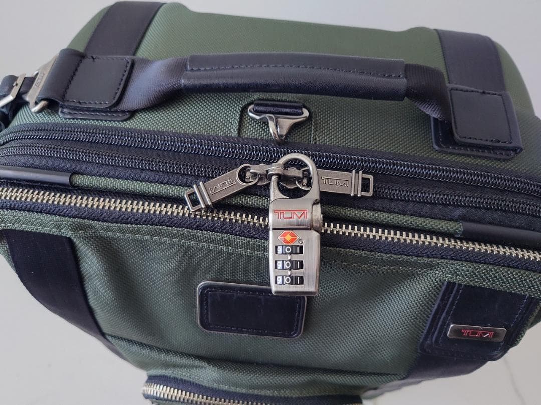 【美品】TUMI アルファブラボー 2輪キャリーバッグ 機内持ち込み可