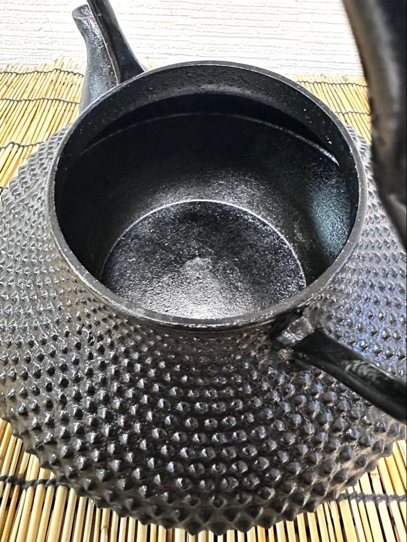 未使用品　南部伝統工芸士 及川寛治作　１５型　大アラレ　南部鉄瓶　南部鉄器　鉄瓶