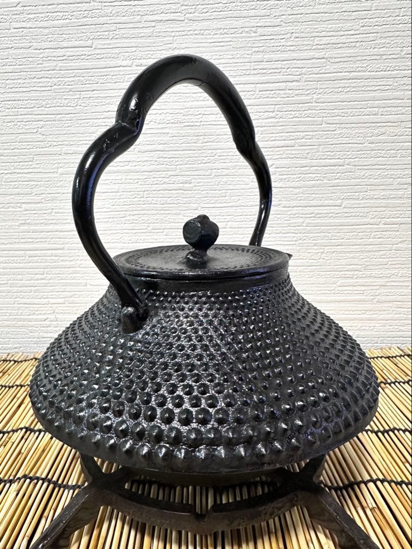 未使用品　南部伝統工芸士 及川寛治作　１５型　大アラレ　南部鉄瓶　南部鉄器　鉄瓶