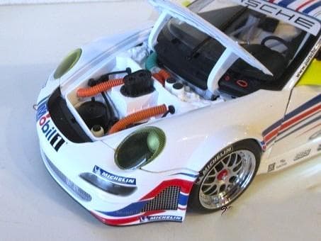 特価 AUTOart (1/18) ポルシェ 911(997) GT3 RSR