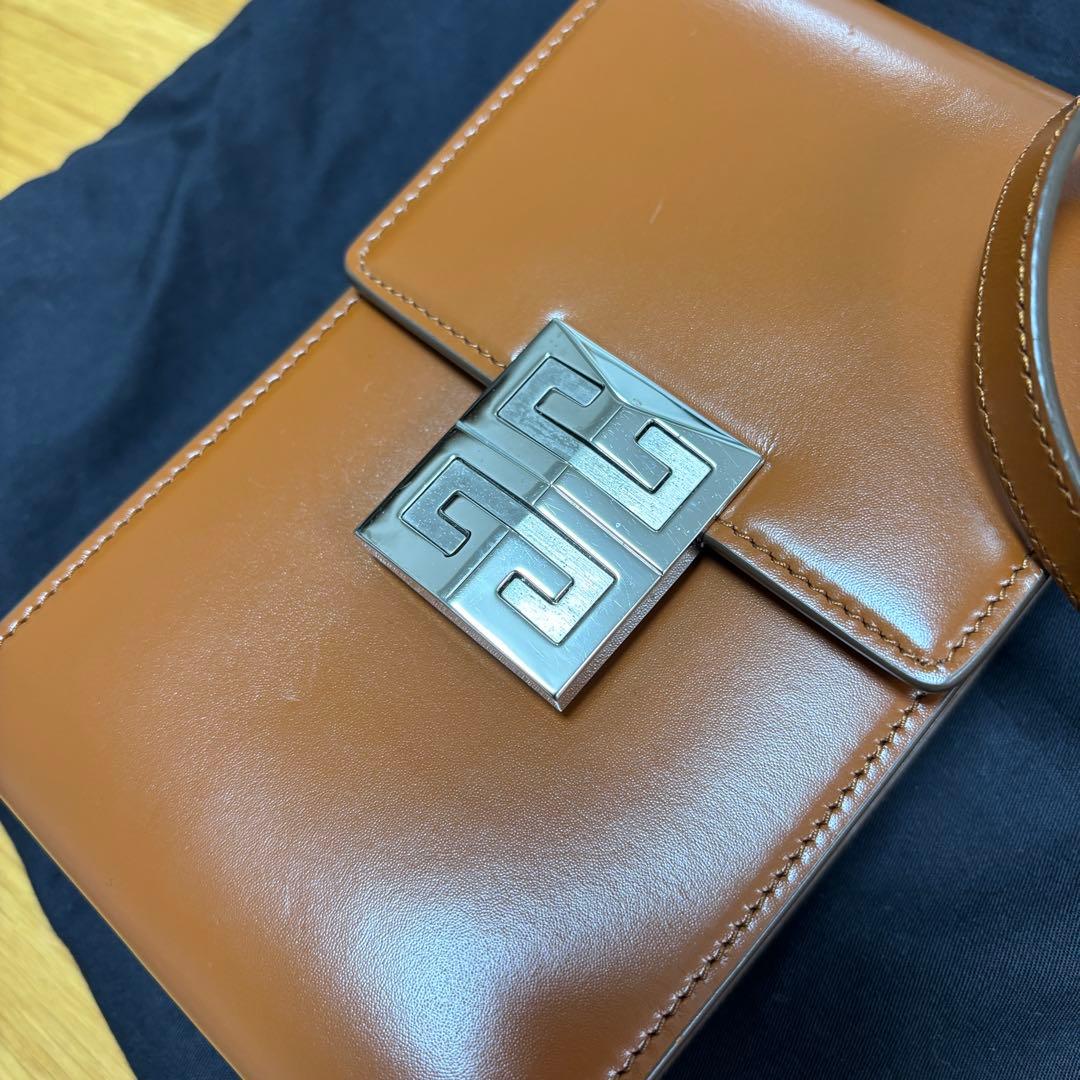 ロビン　GIVENCHY スマホショルダーバッグ ブラウン