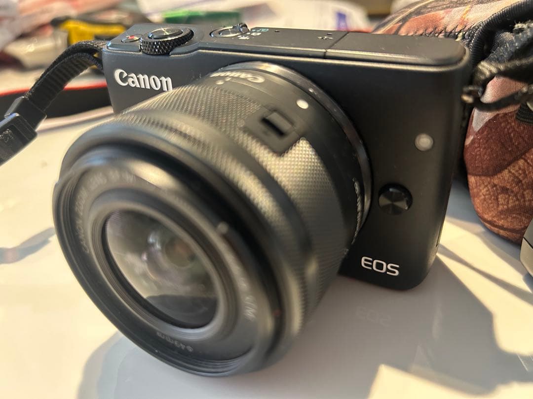 Canon EOS M10 ミラーレスカメラ 本体と付属品