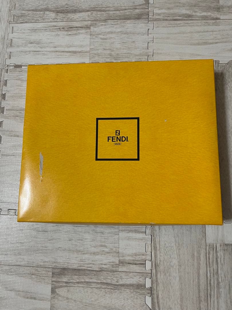 FENDI バスタオル ロゴ入り