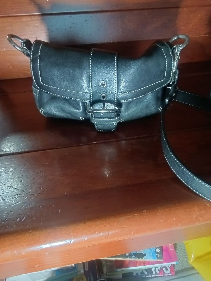 ブラックレザーショルダーバッグ　コーチ　COACH