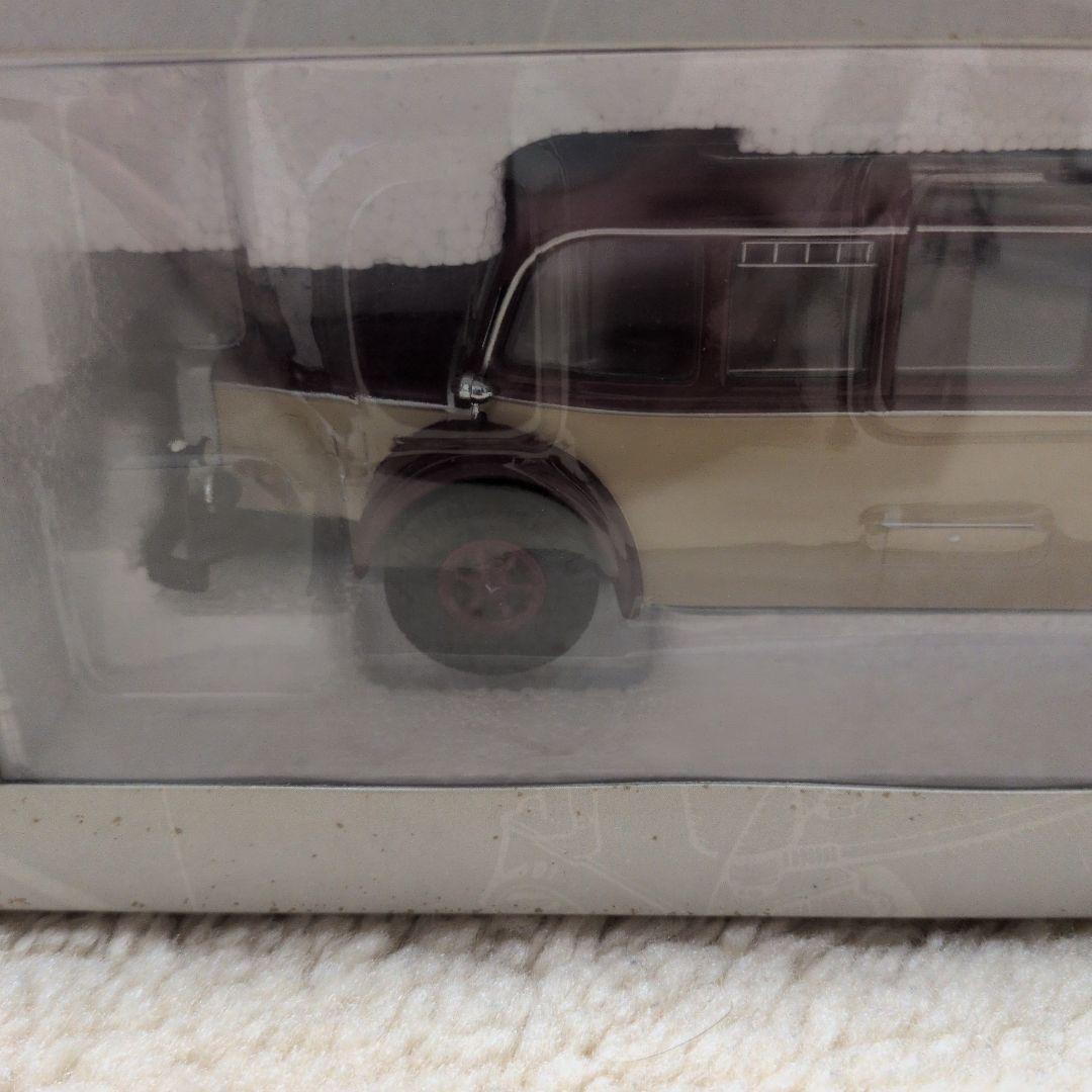 【値下げ】Premium ClassiXXs ミニカー クリーム色と茶色