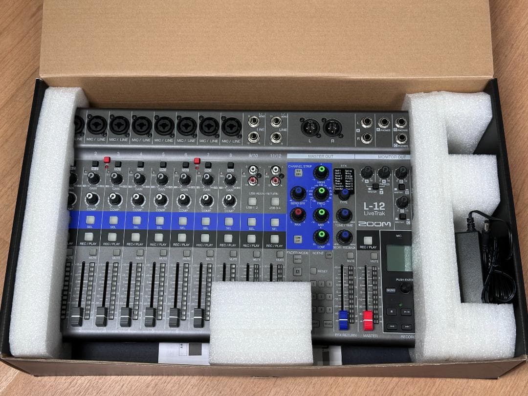 ZOOM LiveTrak L-12 デジタルミキサー 12チャンネル