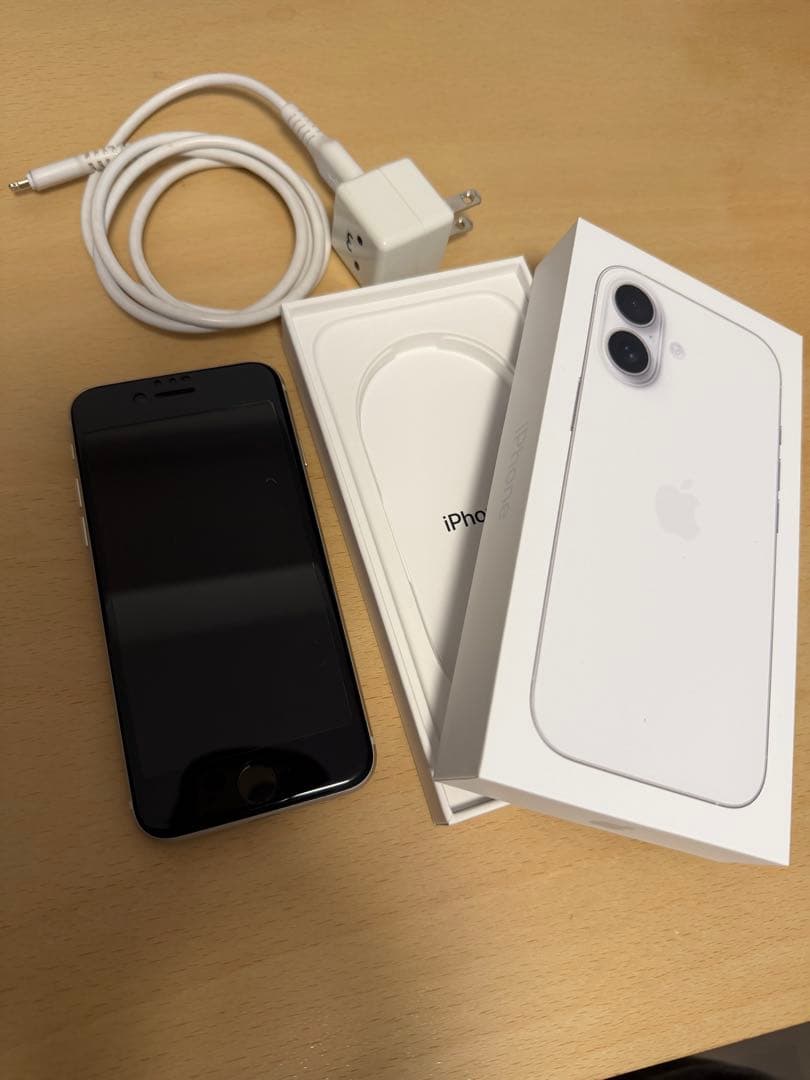 【美品・SIMフリー】iPhone SE 第3世代 64GB シルバー｜初期化済