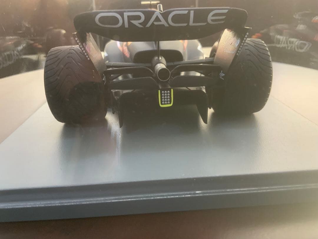 1/18スパークSPARKレッドブルRB18 日本GP仕様フェルスタッペン