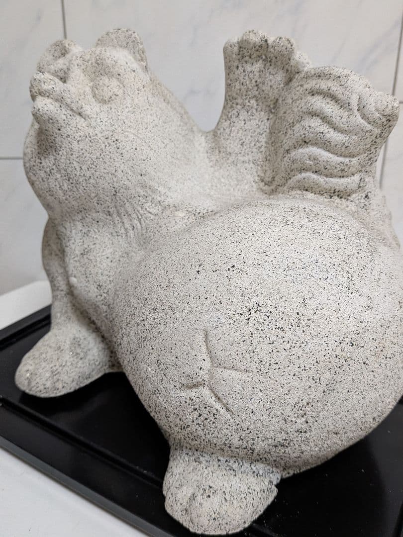 花崗岩（御影石）全長２４Ｘ横幅２３Ｘ高さ２４センチ重量１０キログラム超タヌキ置物