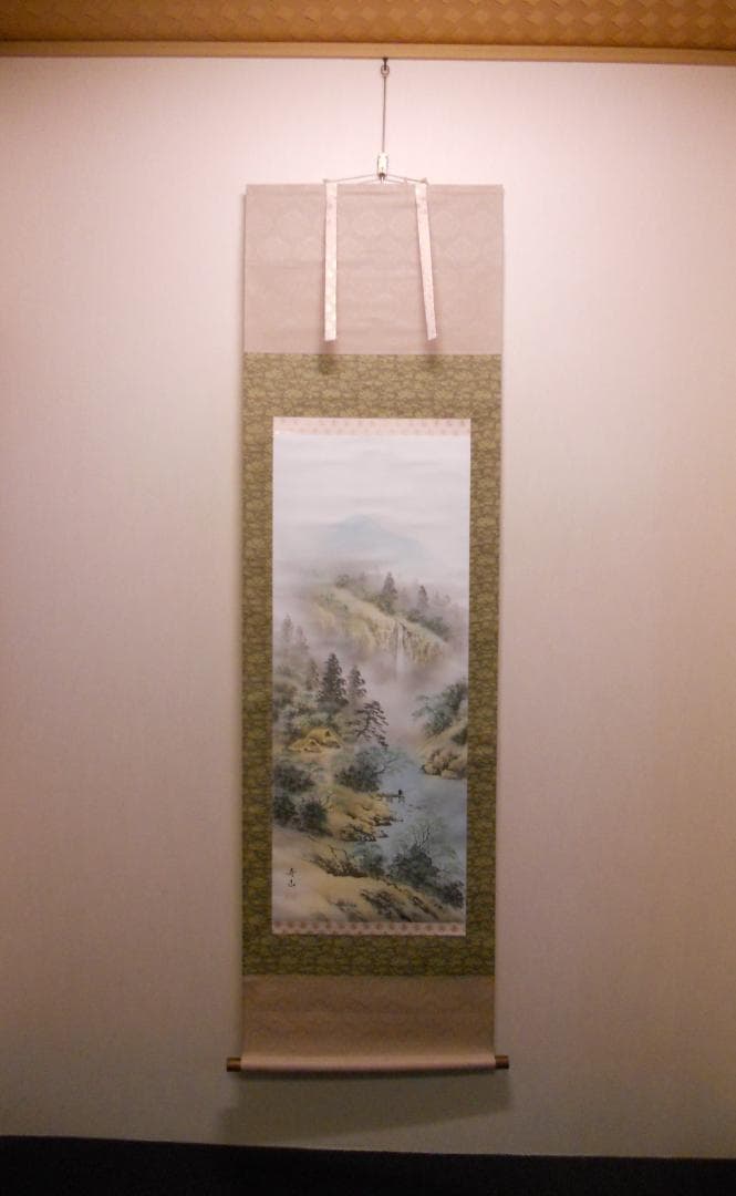 掛け軸 寿山 作 彩色山水 絹本 希少 軸装 茶道具 掛軸 美品 です。