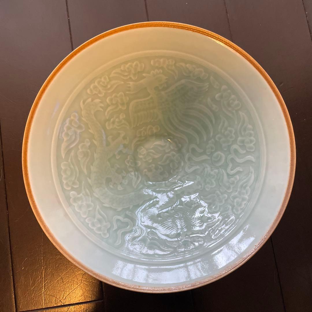 龍鳳凰陽刻青磁茶碗