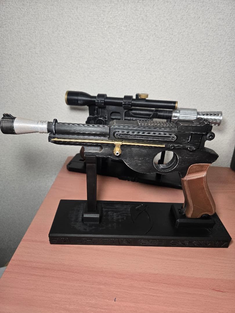 STAR WARS　マンダロリアン　ブラスター　IB-94　レプリカ　台座付き