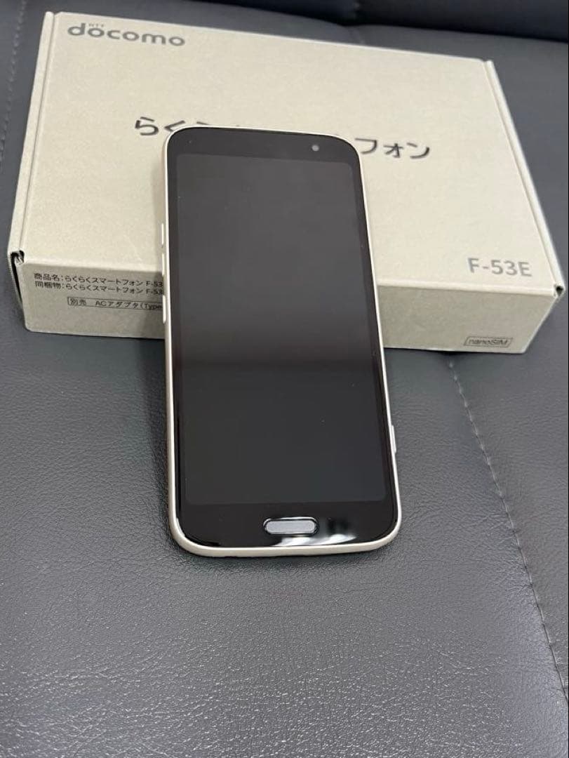 docomo らくらくスマートフォン　F-53E ゴールド