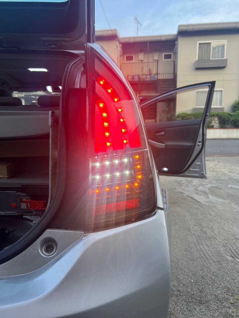 ZVW30プリウスファイバーフルLEDテールランプ V4 流れるウインカータイプ