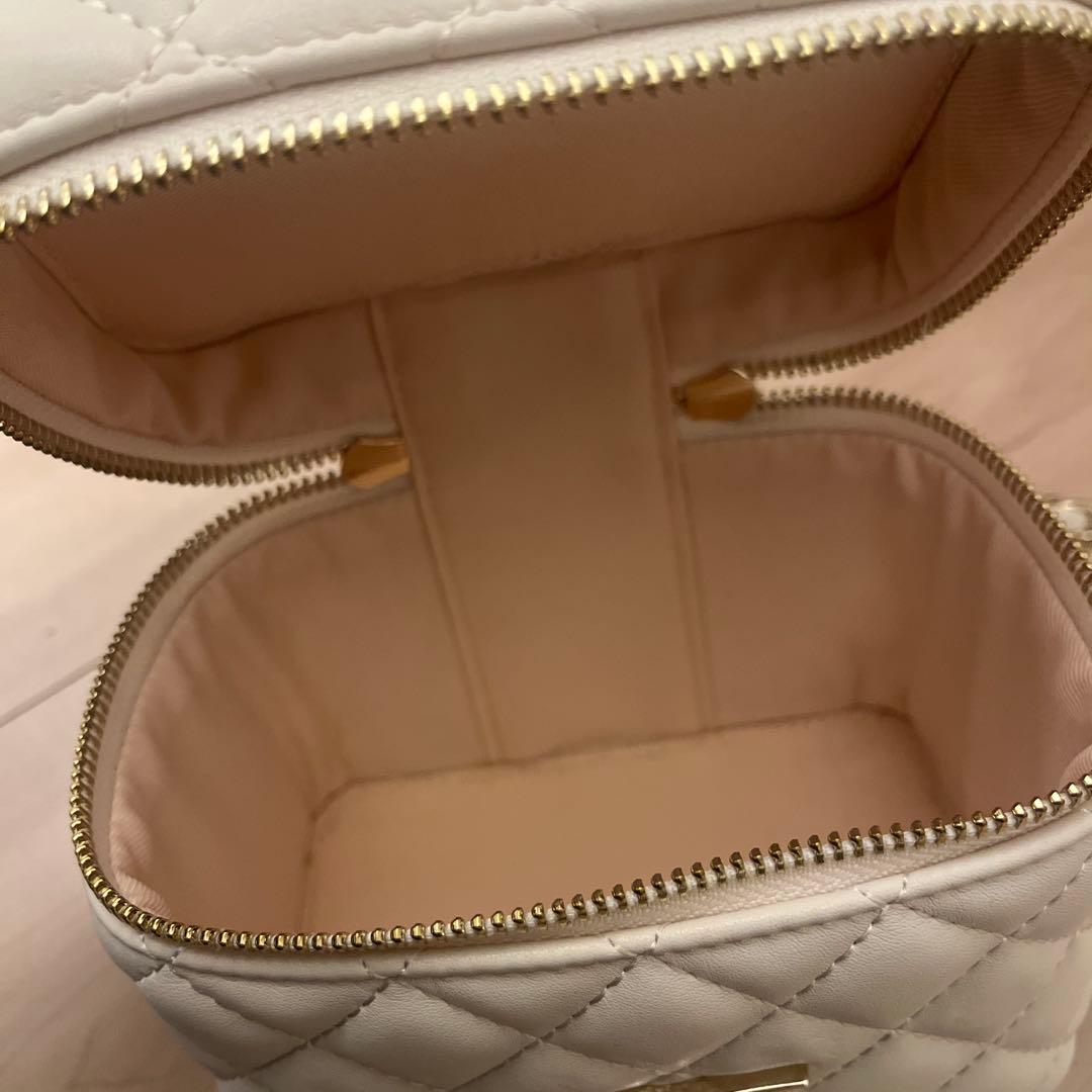 Darich キルティング バニティ バッグ ホワイト　ゴールドパーツ