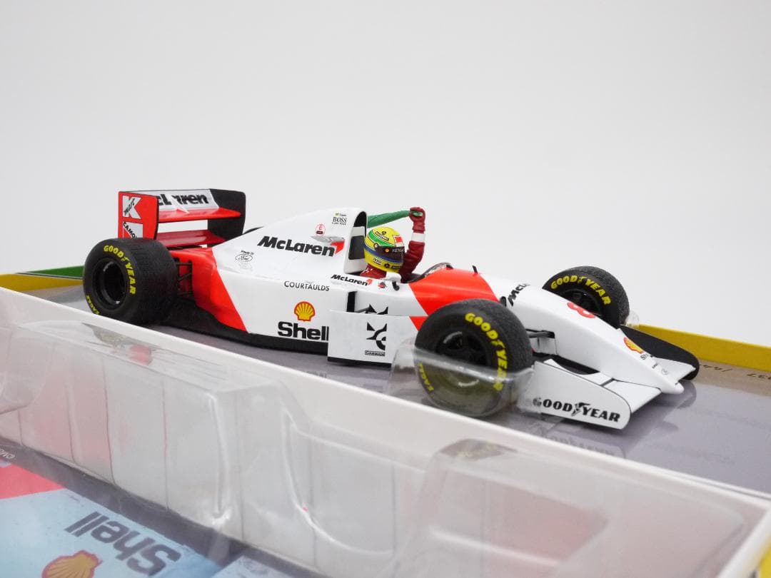 kuusプロフィ重要 1/18 マクラーレン MP4/8 A.セナ 国旗