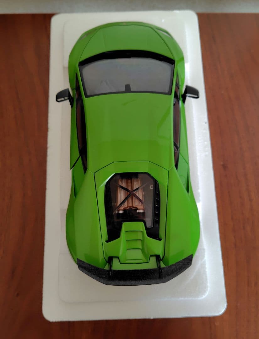 オートアート　ウラカン　ペルフォマンテ　ミニカー　1/18