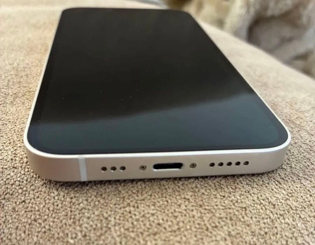 Apple iPhone 13 スターライト