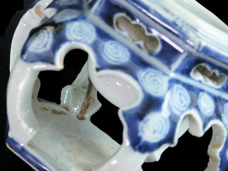 古伊万里　染付　壺型透かし 渦巻の図　六角　盃台　E471AS-CGm