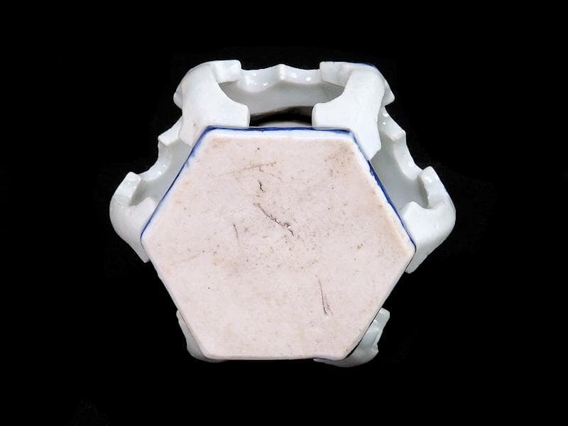 古伊万里　染付　壺型透かし 渦巻の図　六角　盃台　E471AS-CGm