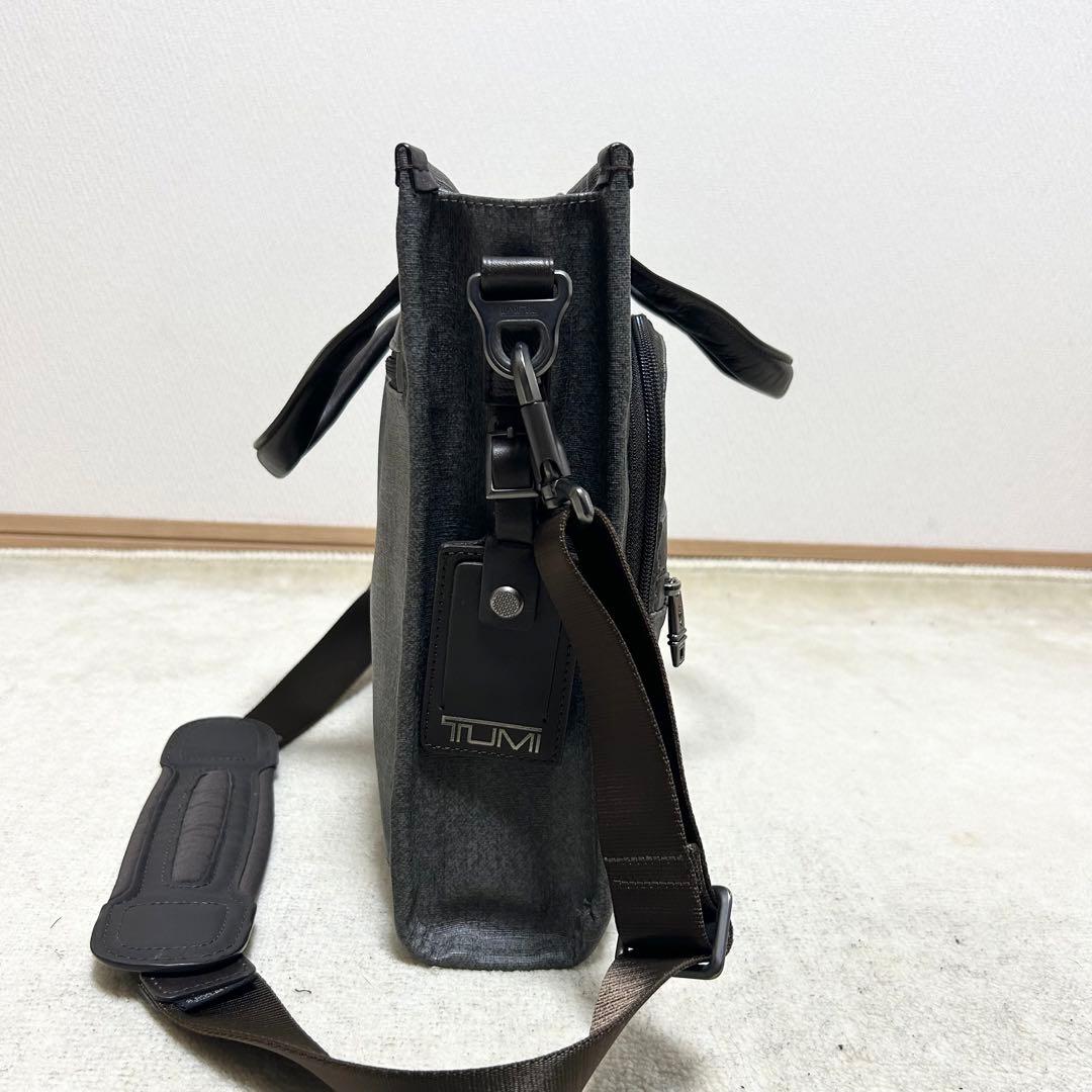 美品　TUMI トゥミ　スリム　デラックスポートフォリオ　PVCレザー　グレー
