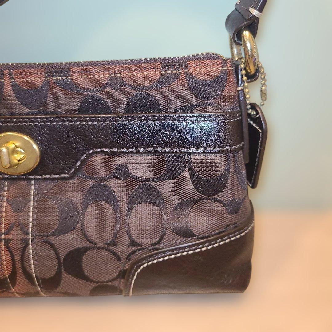 コーチ アクセサリーポーチ ワンショルダーバッグ シグネチャー ターンロック 茶