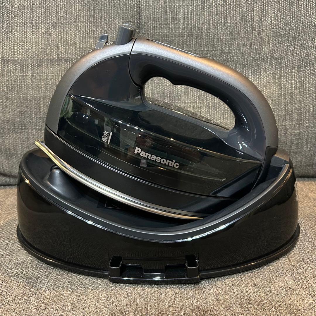 【ほぼ新品】パナソニック NI-WL708-K コードレススチームアイロン