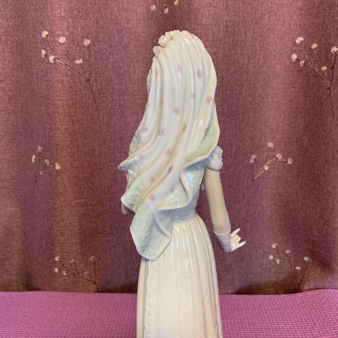 リヤドロ　ロングドレスウエディング